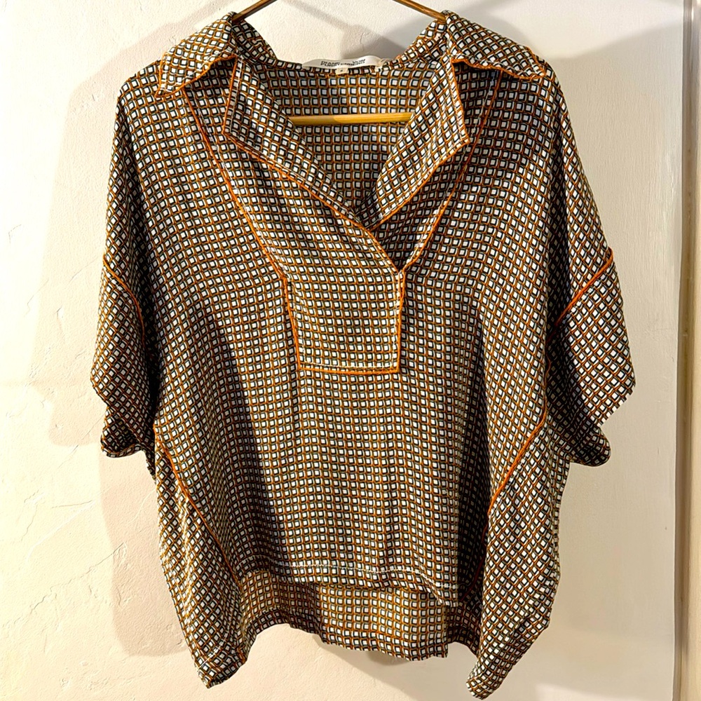 Diane Von Furstenberg short sleeve silk blouse